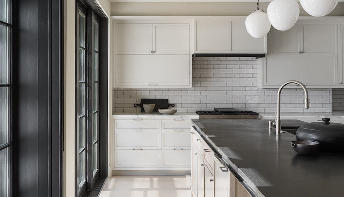 9 backsplash ideas for white kitchens: go beyond the expected