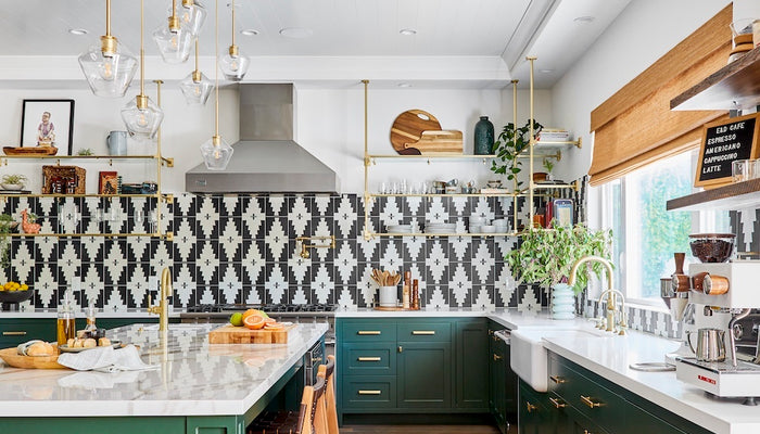 ten breathtaking black and white kitchen backsplash ideas
