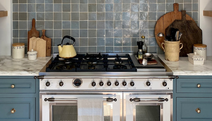 tips for a stunning framed backsplash behind the stove