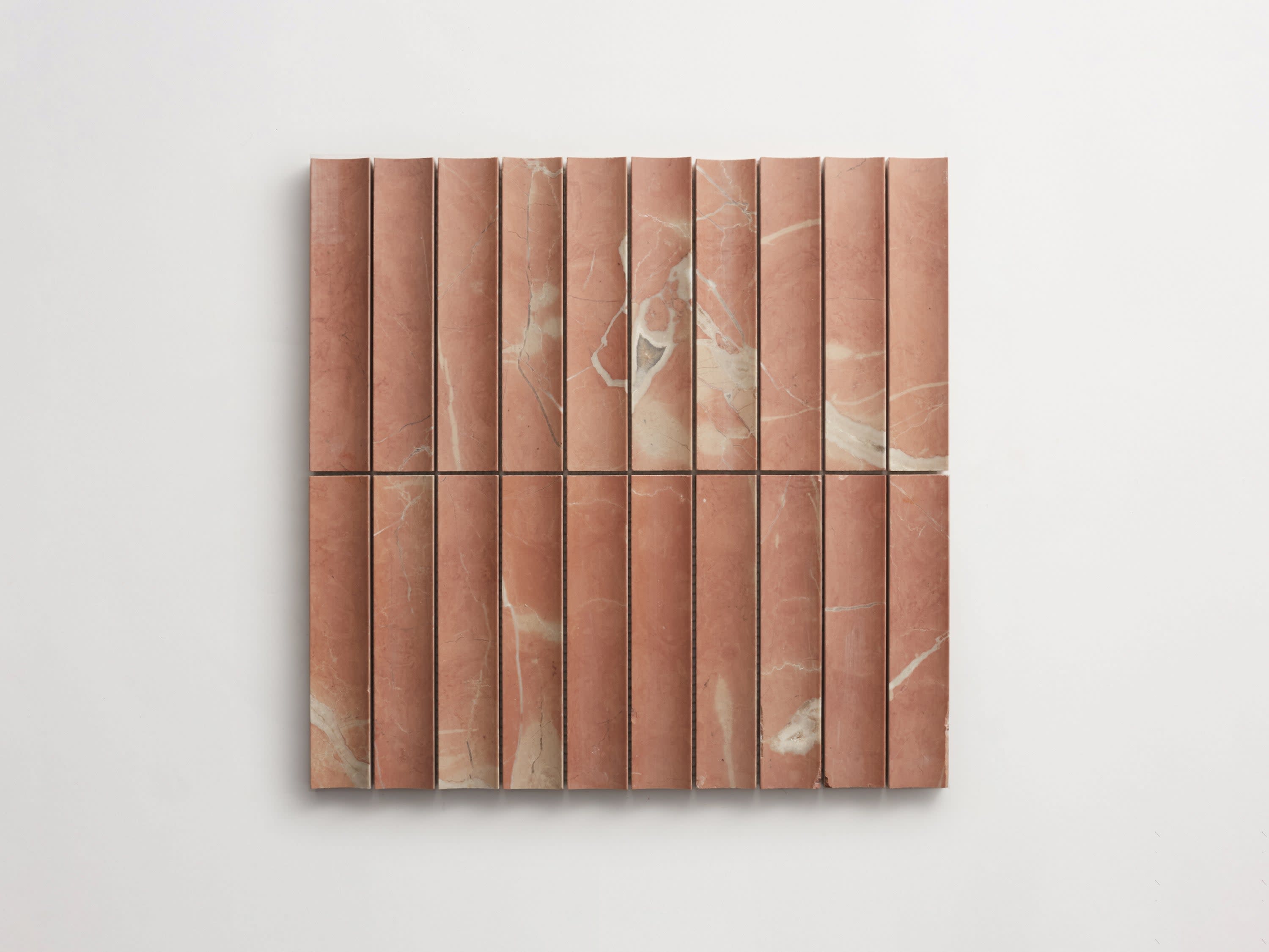 fluted 3d-tile | red marble | etui petit lapidary | clé