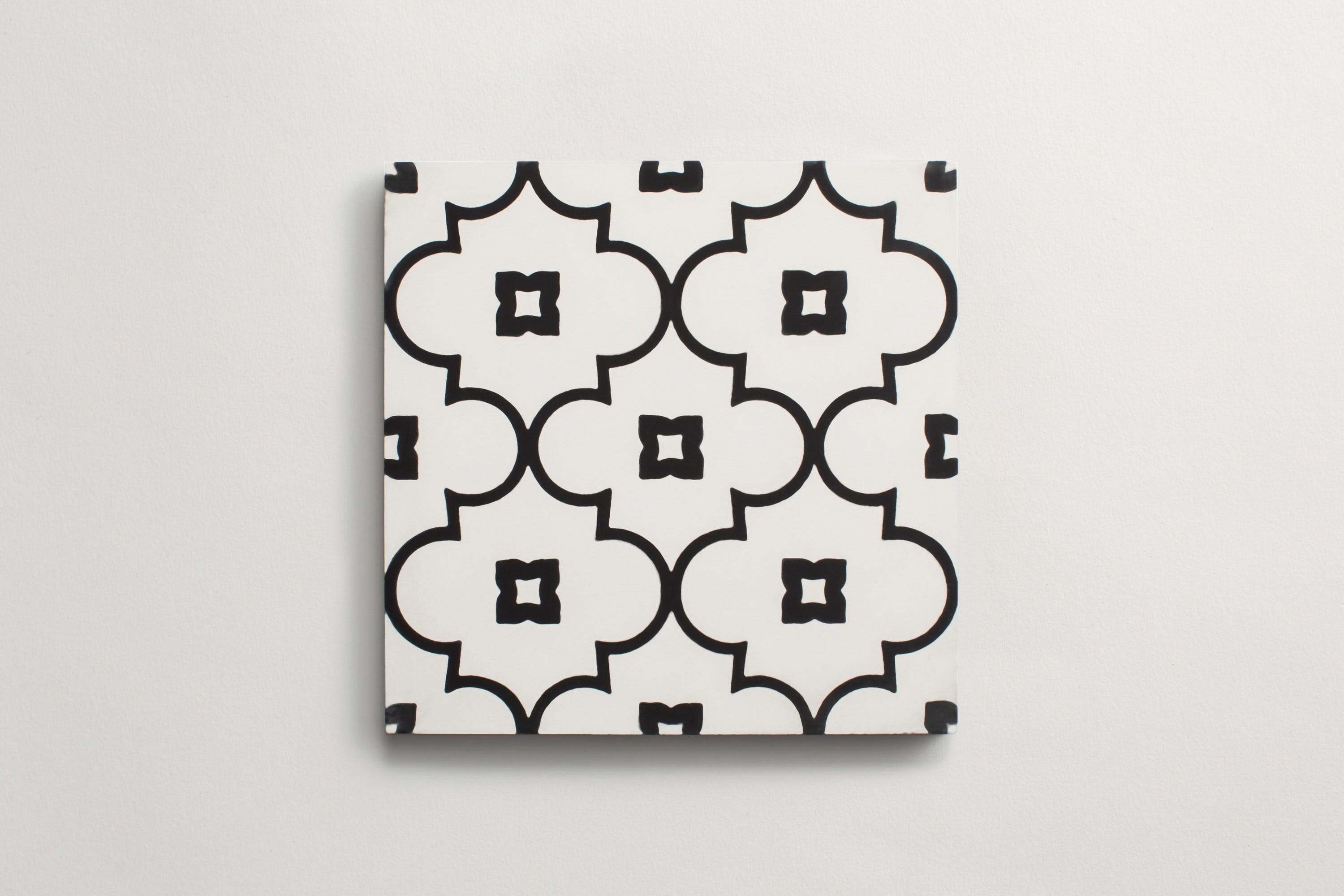 clé tile | cement | moroccan 2 | petite arabesque | black