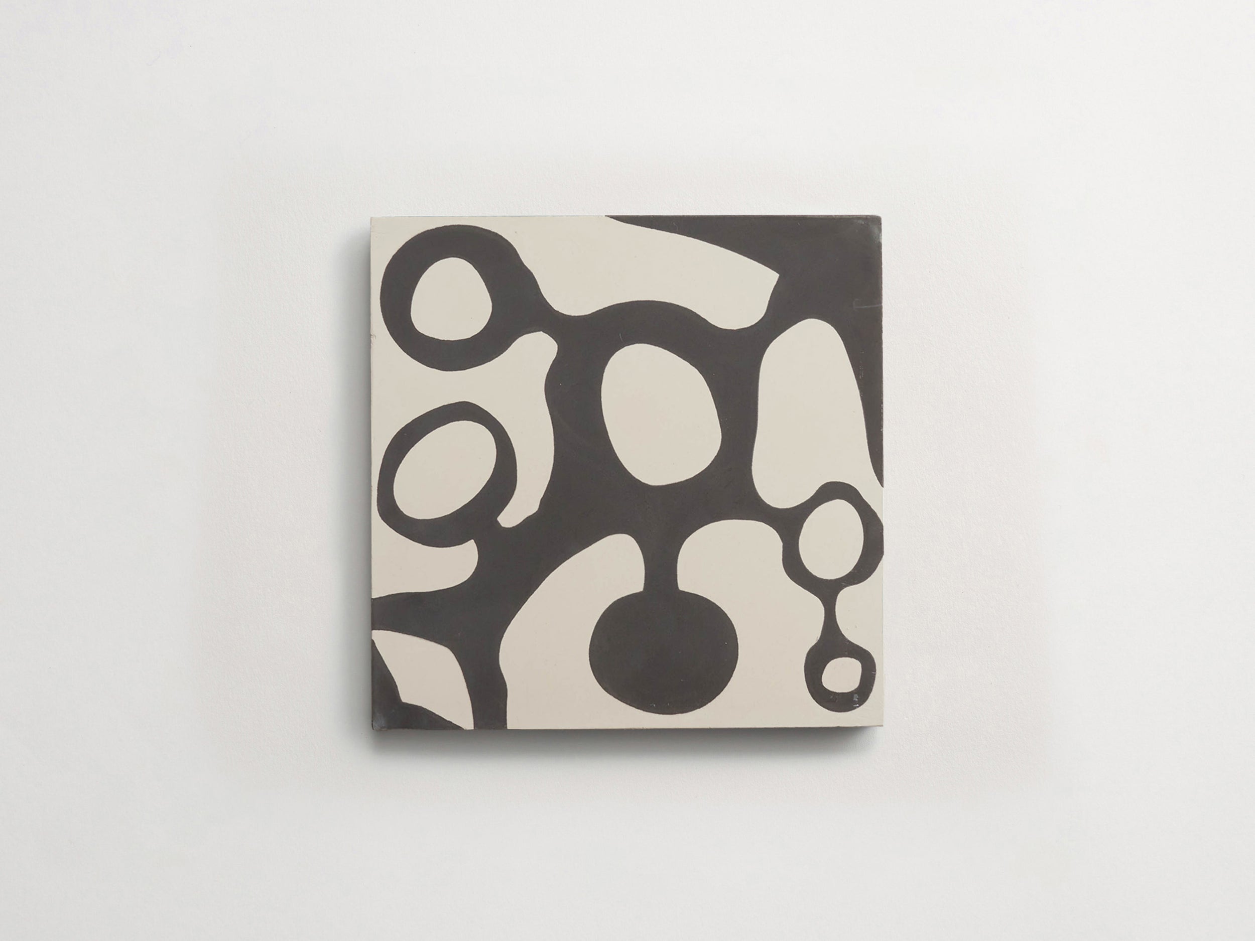 AC10278-cle-tile-cement-artist-collection-ruan-hoffman-arrow-dynamic-paste-charcoal-single-3000x2250-300dpi.jpg