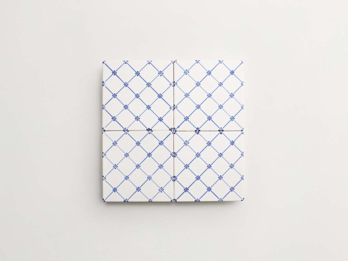 Blue and white handpainted texture tile majolica de delft.