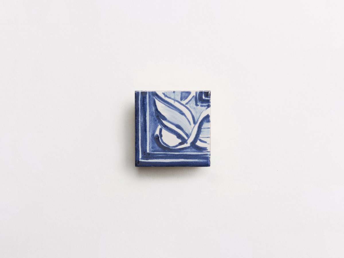 Decorative hand painted square delft blue tile backsplash.