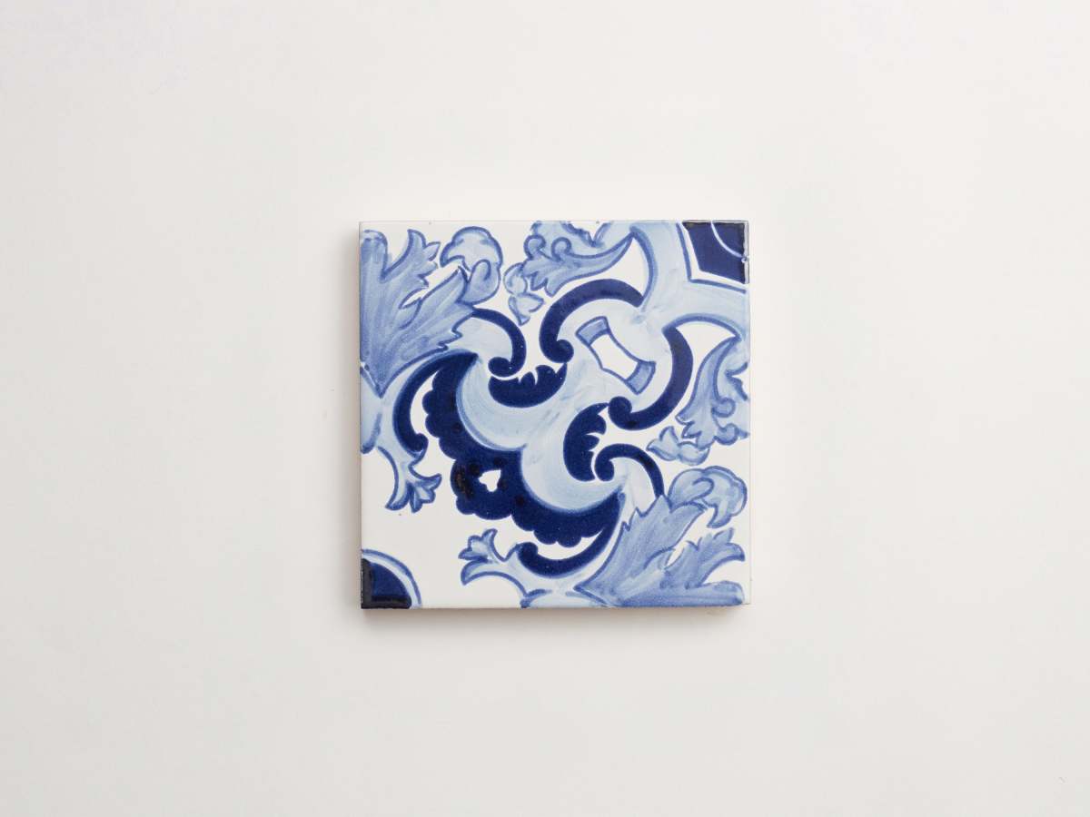 Light dark blue decorative corner ceramic tile delft.