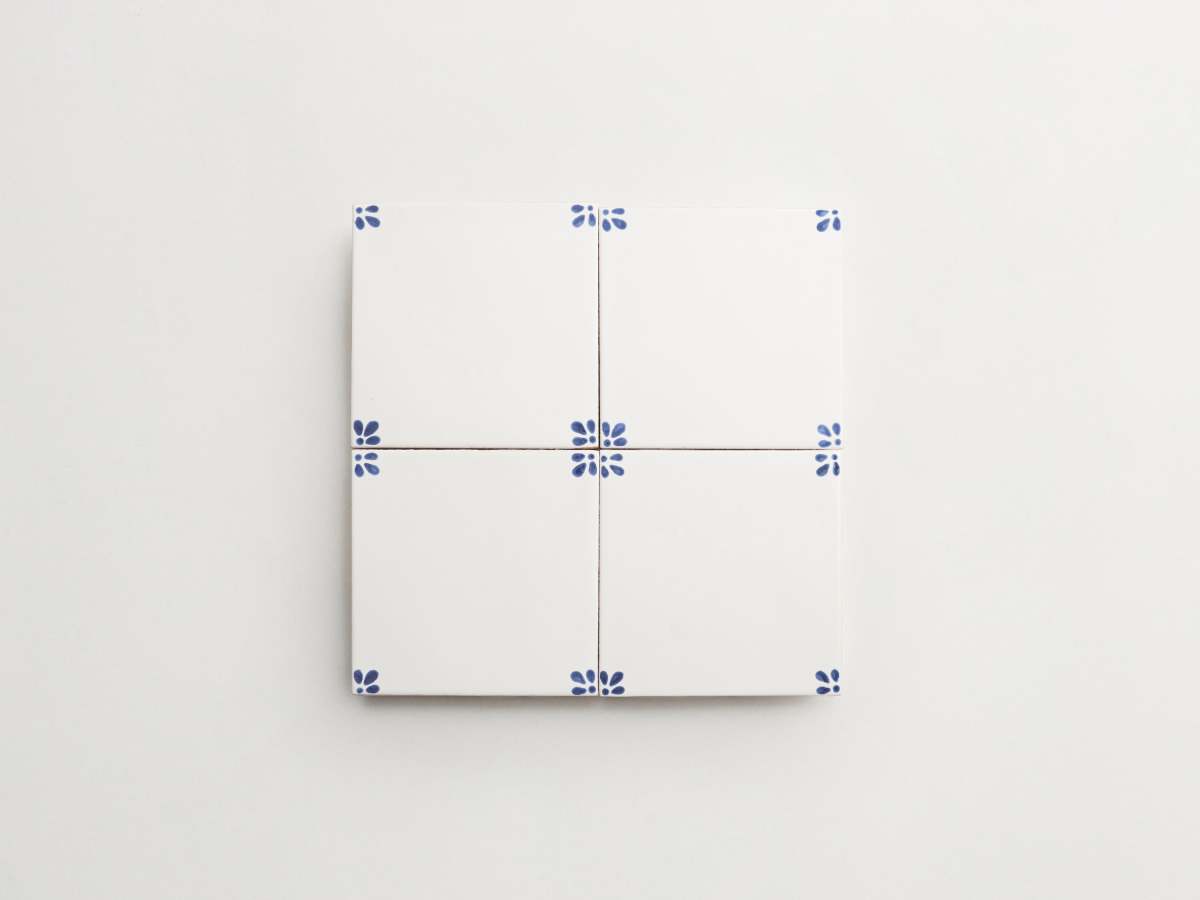 Hand painted ceramic blue tile majolica de delft.