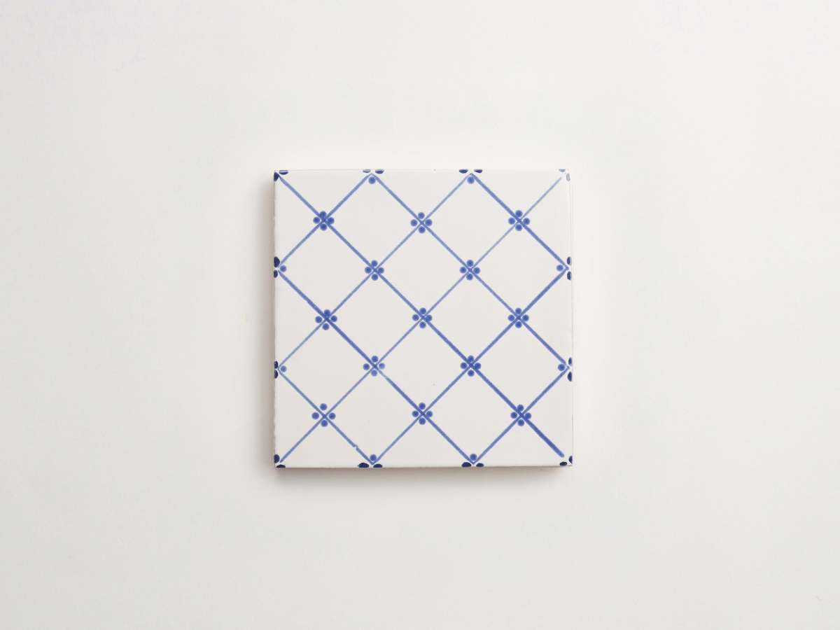 Blue and white handpainted texture tile majolica de delft.