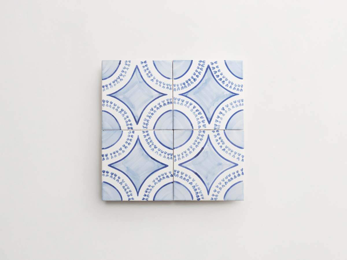 Square blue porcelain tile backsplash maiolica de delft.