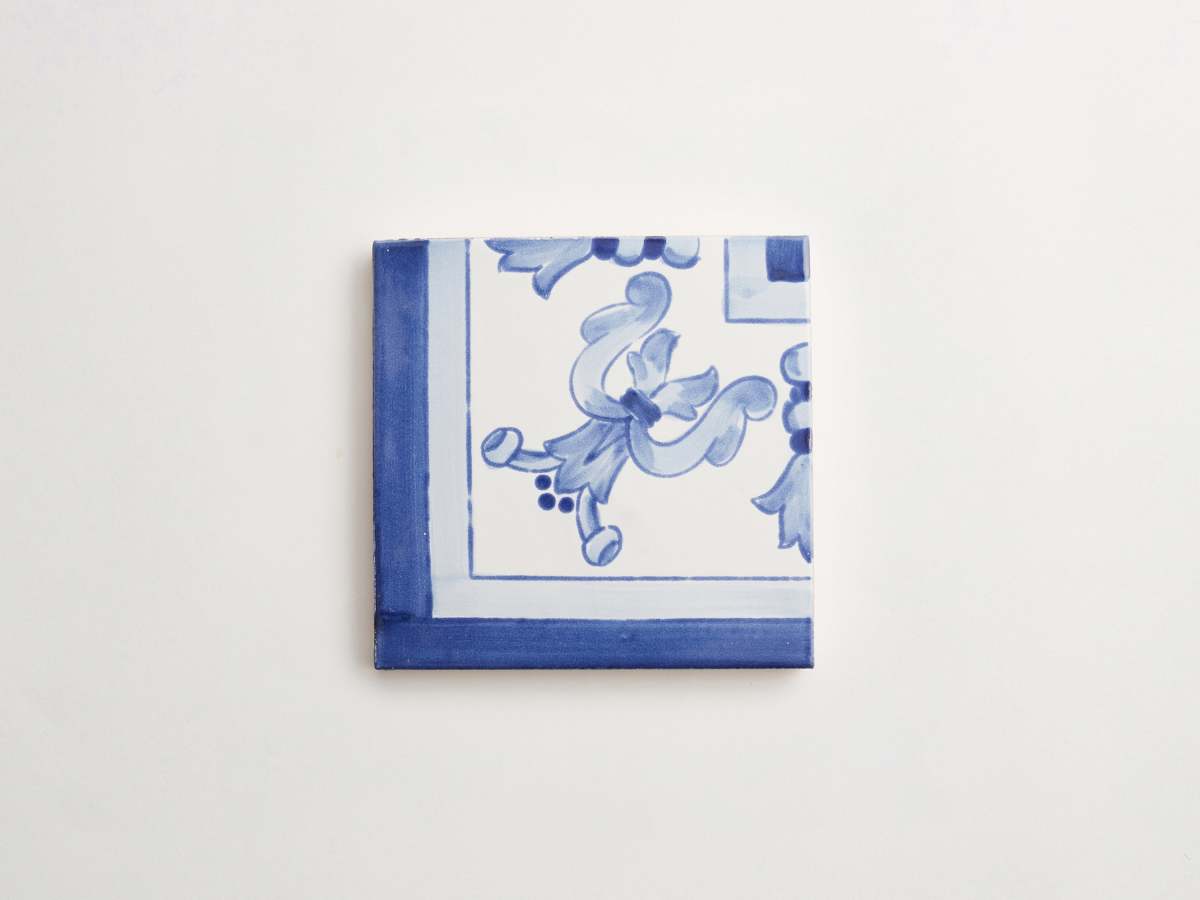 Italian Maiolica 4x4 Tile Hand Painted Blue Border.
