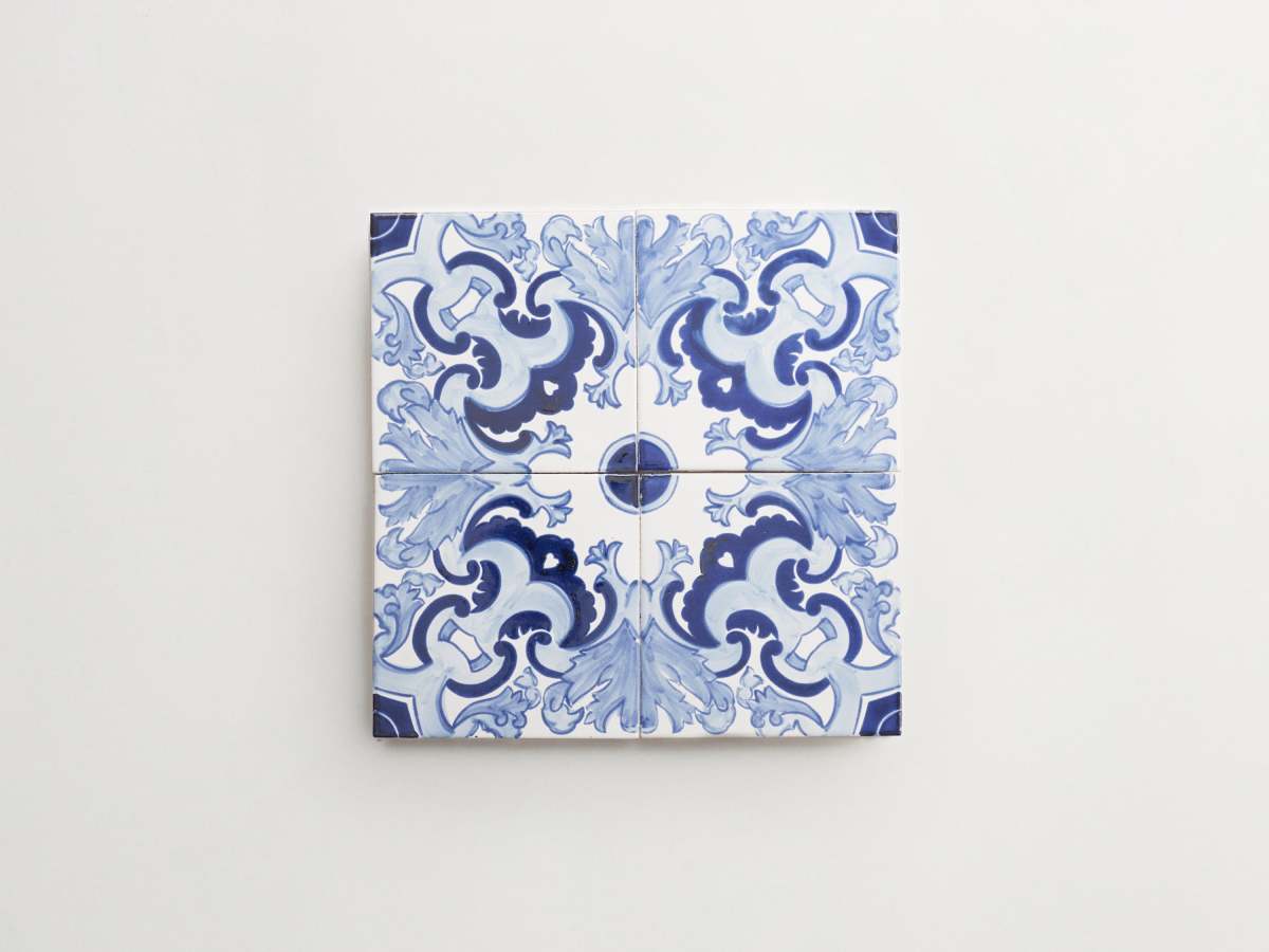 Light dark blue decorative corner ceramic tile delft.