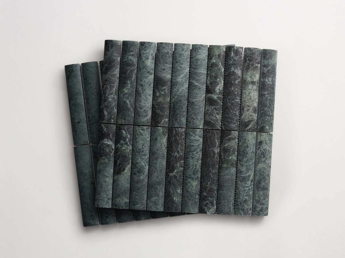 Rounded 3d-tile verde marble lapidary cabochon short.