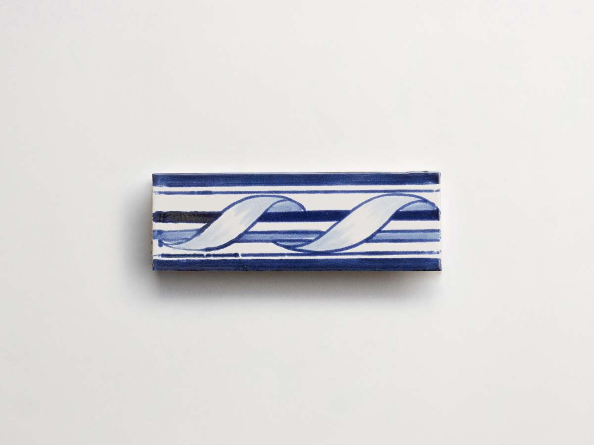 Hand painted rectangle border tile blue white majolica delft.