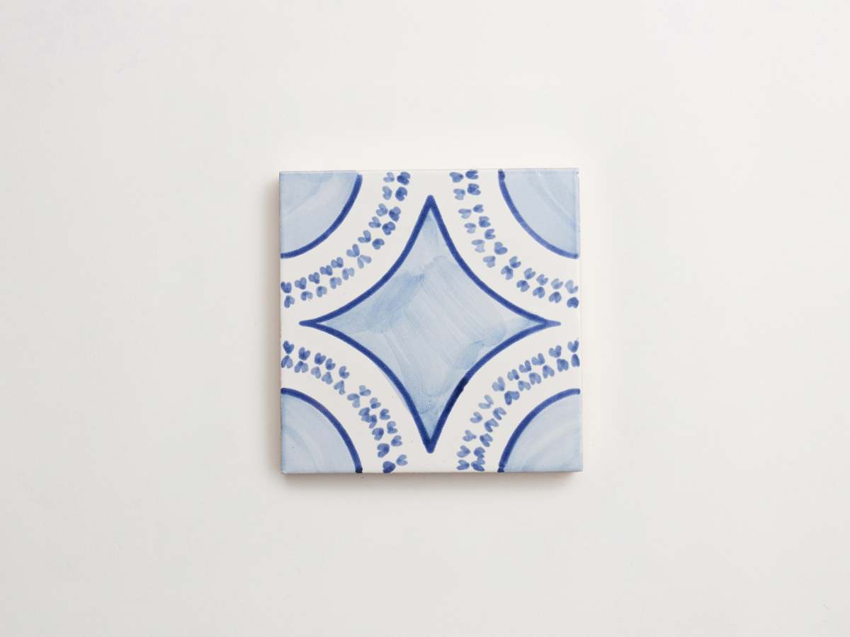 Square blue porcelain tile backsplash maiolica de delft.