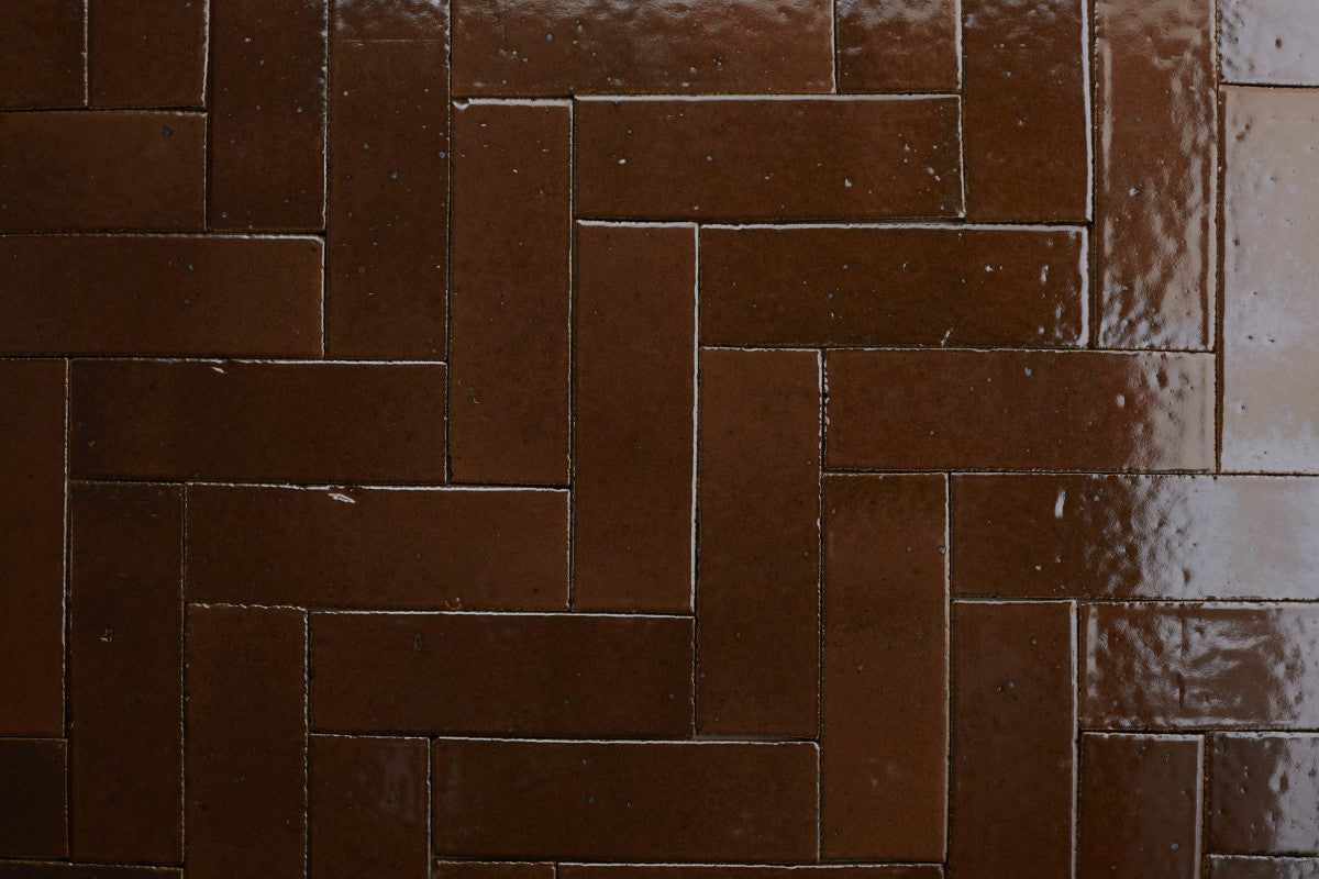 Glazed thin brick | 2½x8 | Solitary Oak | Brown | clé guild
