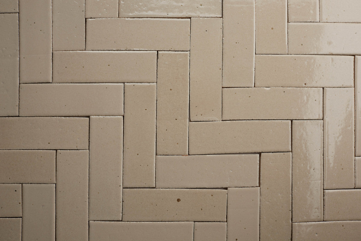 Glazed thin brick 2½x8 Durand Ash Natural guild.