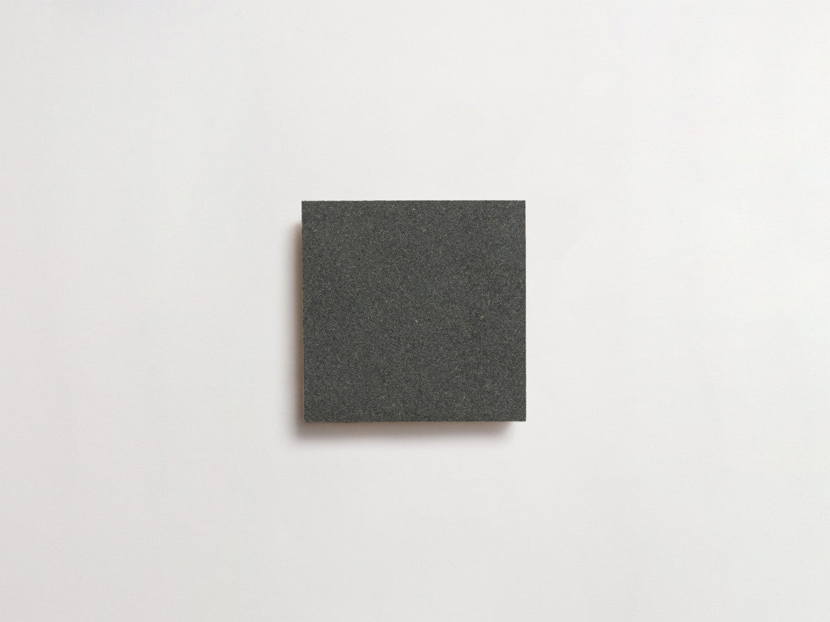 clé lapidary: pietrelle | petite | honed | noir fumé ~ 4"x4"x⅜"