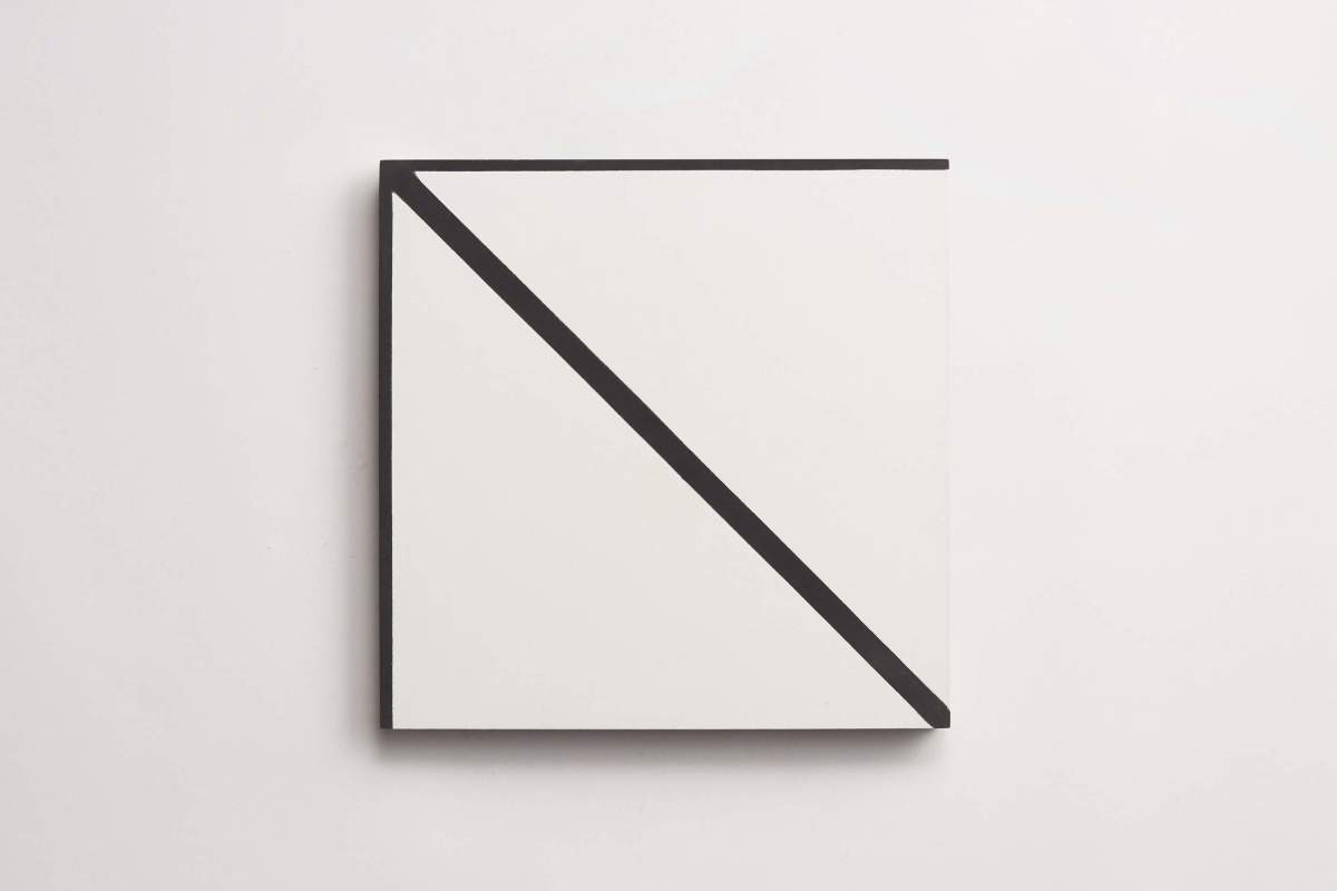Tile cement coletivo muda lagoa white black.