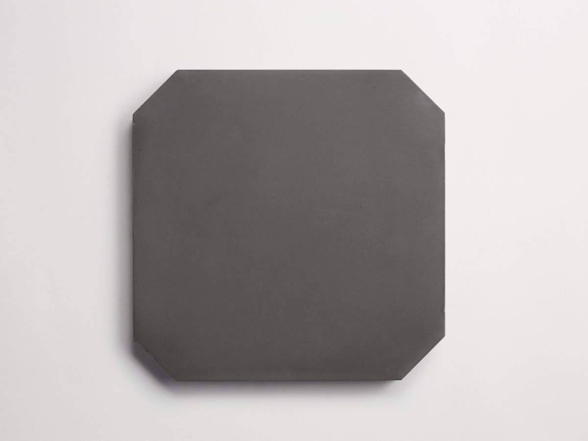 Cement pavimenti charcoal octagon + flowerpot bouchon.