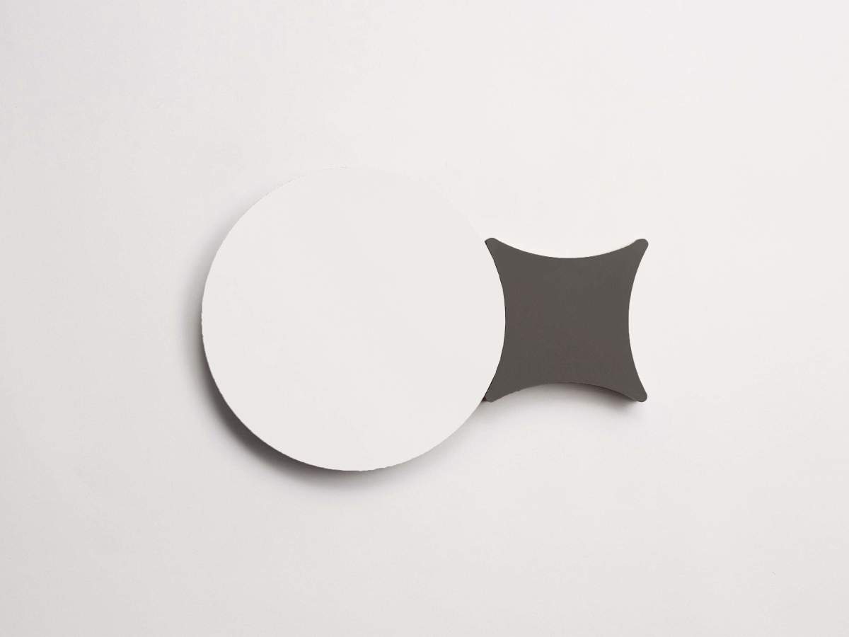 Cement pavimenti white circle + charcoal losange.