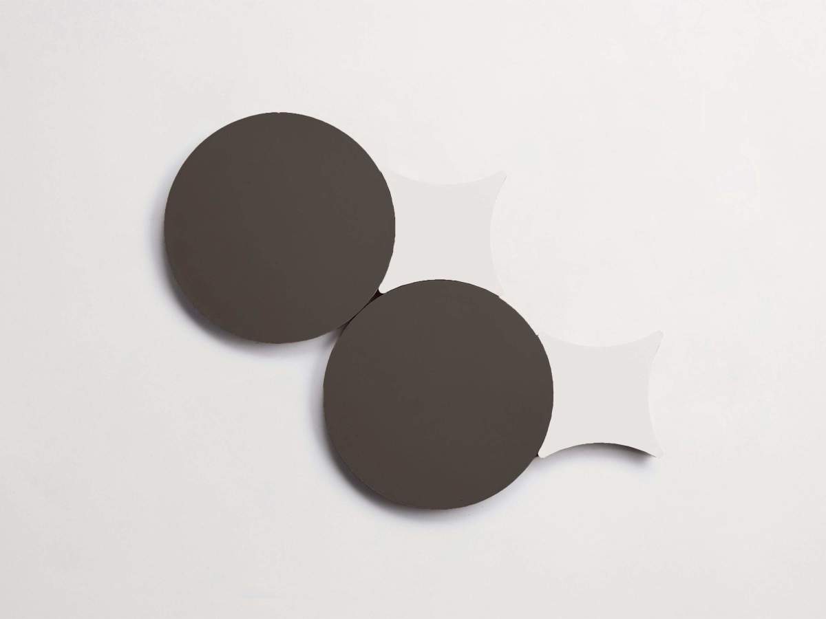 Cement pavimenti charcoal circle + white losange.