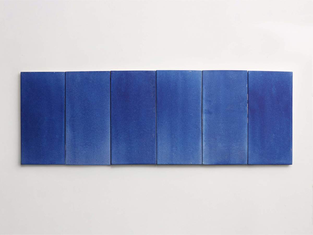 Ceramic Shibori Tile White 8x4 Indigo Stain tile.