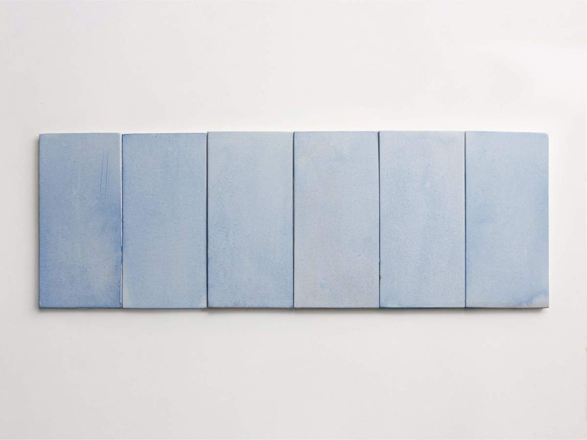 Ceramic Shibori Tile White 8x4 Indigo Wash tile.