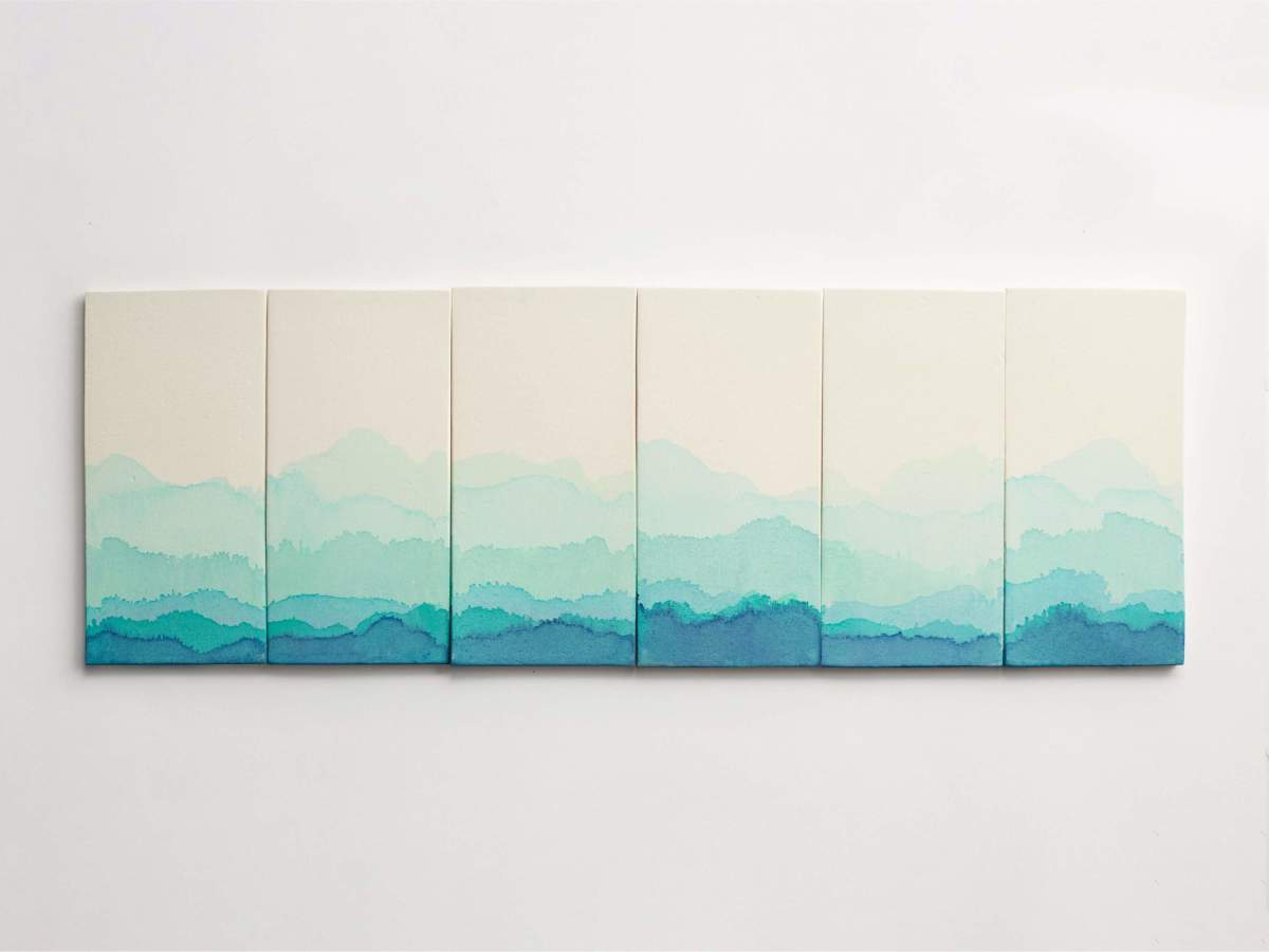 Ceramic Shibori Tile White 8x4 Teal Dip tile.