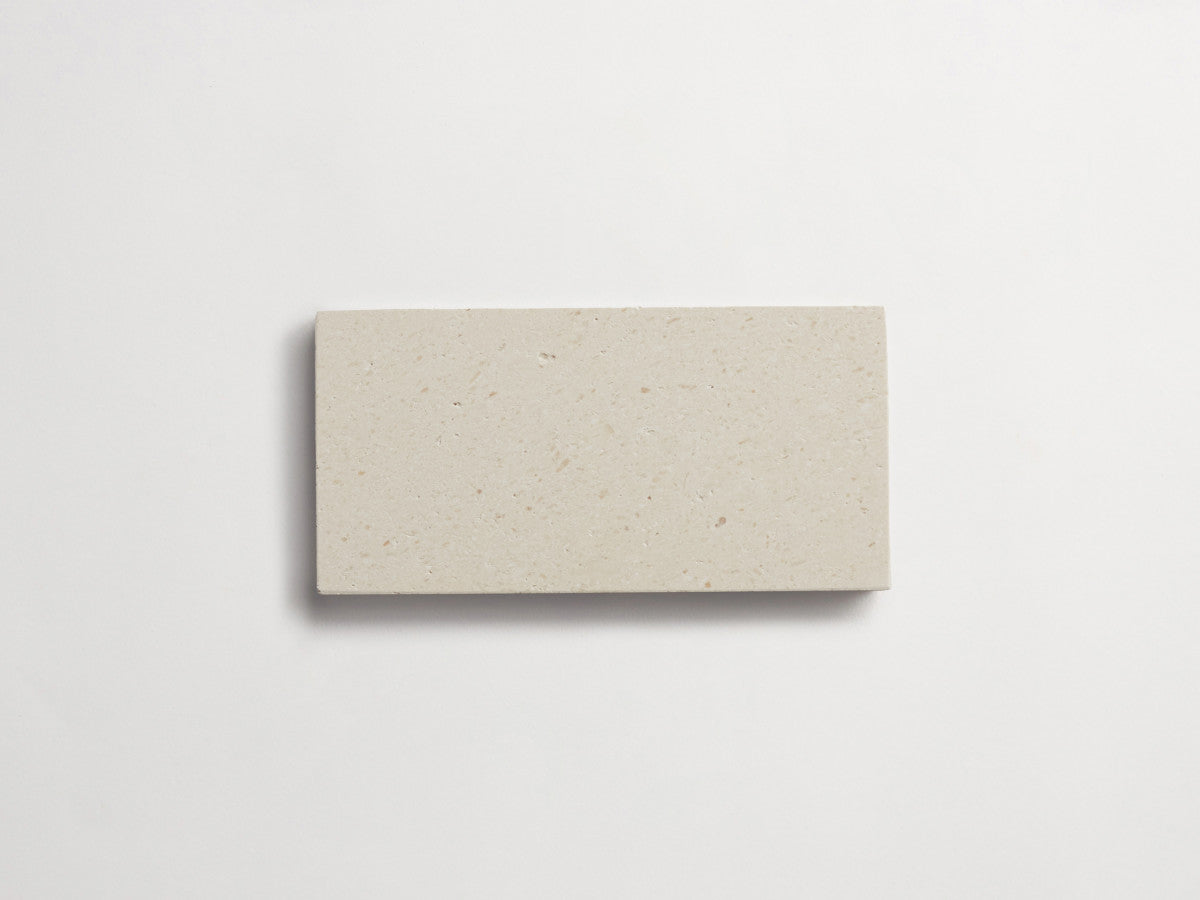 clé lapidary: banchina | subway | honed | white limestone ~ 3"x6"x⅜"