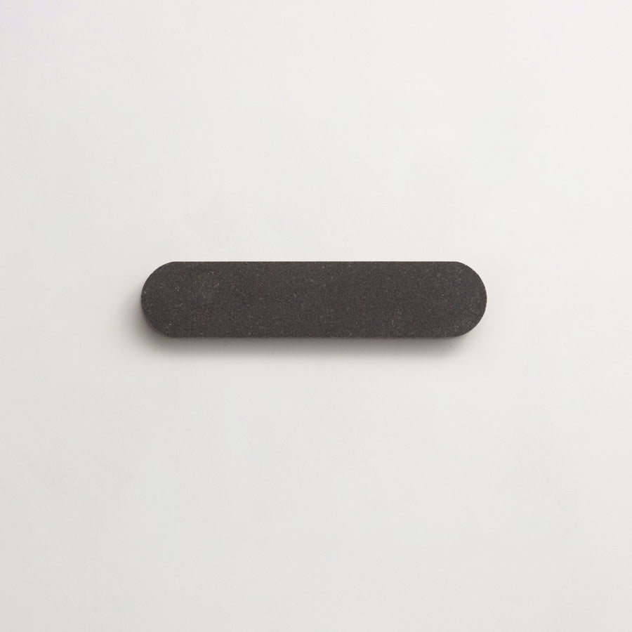 clé lapidary: smooth-cut ovals | oval petit mosaic sheet | honed | warm black | sample ~ 1⅜"x6"x⅜"