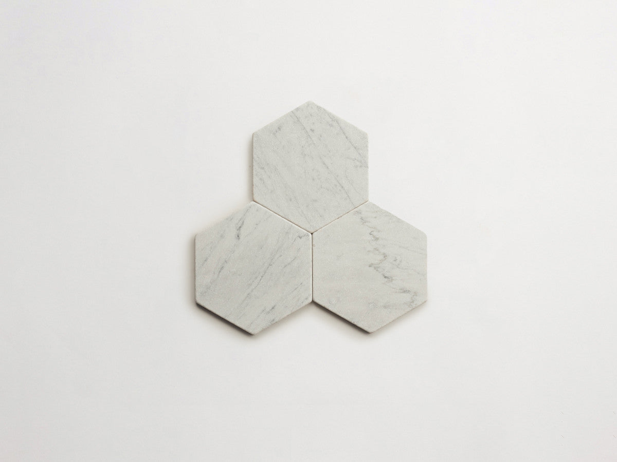 Lapidary stone tile 6¾ in. hex Carrara White Tumbled.