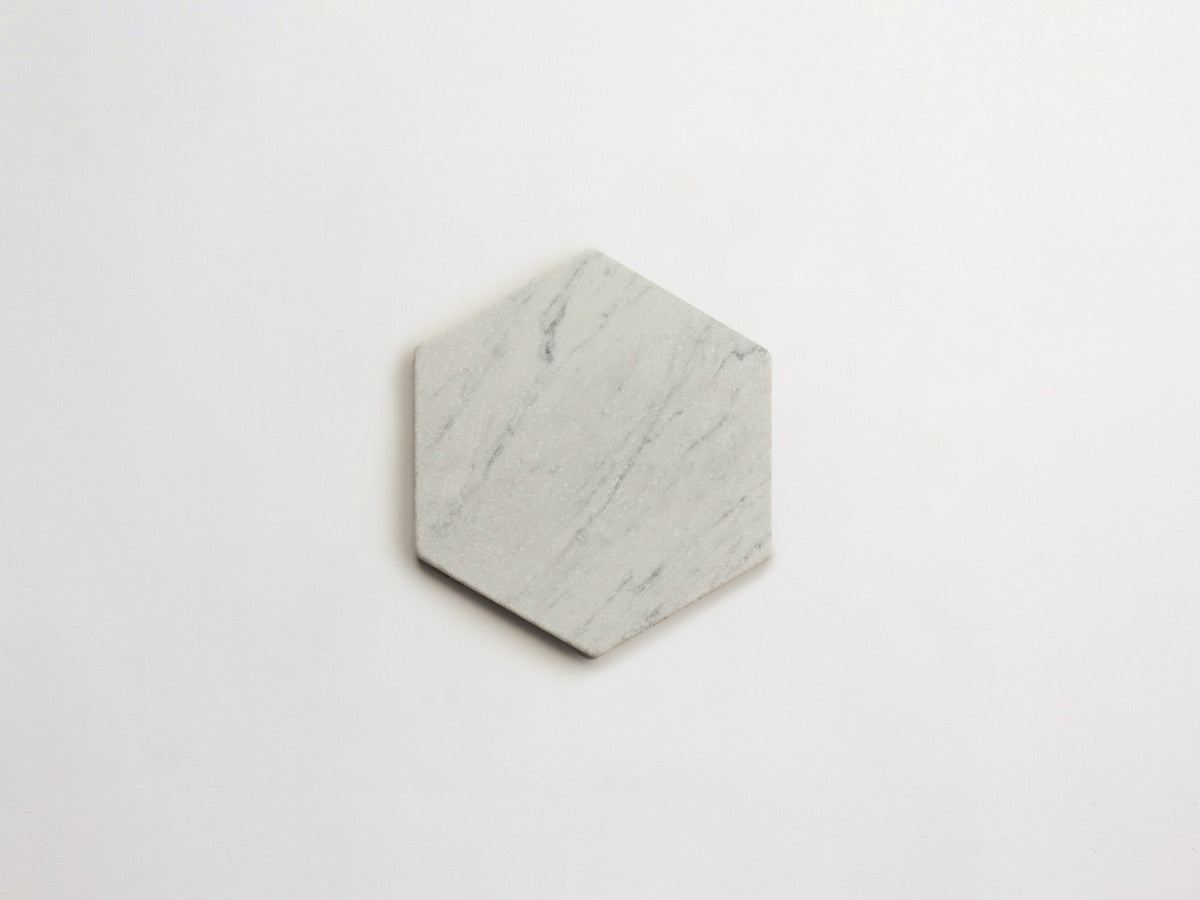 Lapidary stone tile 6¾ in. hex Carrara White Tumbled.