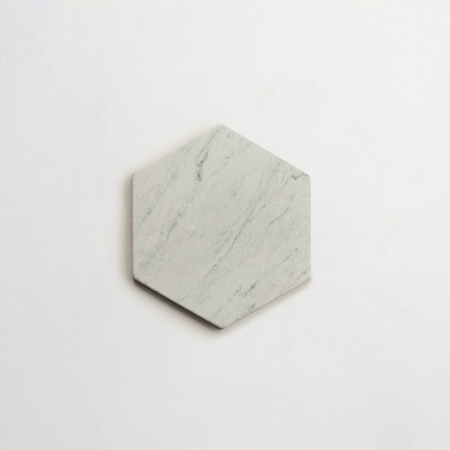 Lapidary stone tile 6¾ in. hex Carrara White Tumbled.