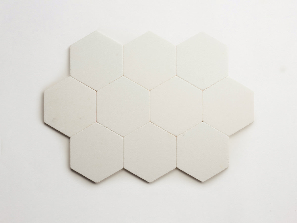 Lapidary stone tile 6¾ in. hex Thassos White Tumbled.