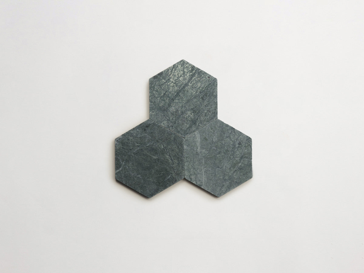 Lapidary stone tile 6¾ in. hex Marble Green Tumbled.
