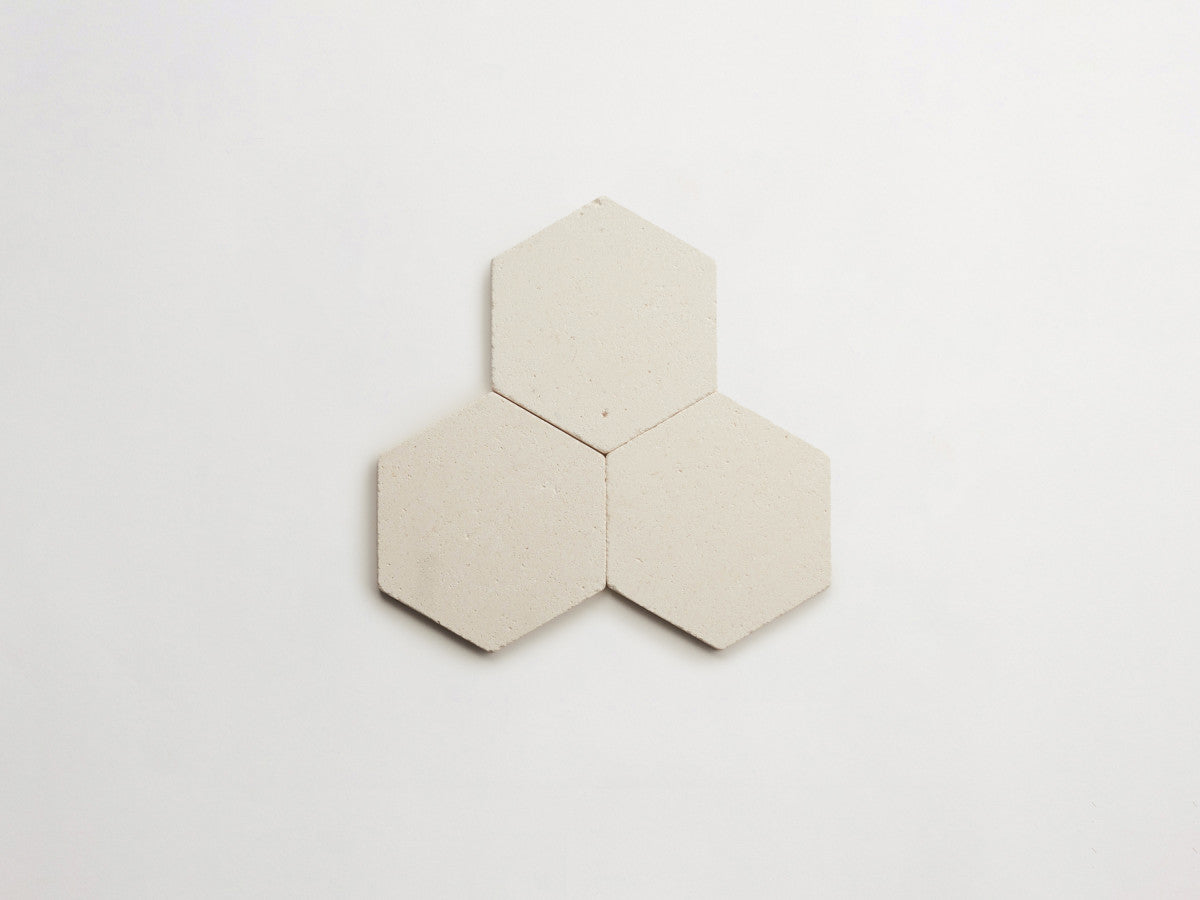 Lapidary stone tile 6¾ in. hex White Limestone Tumbled.
