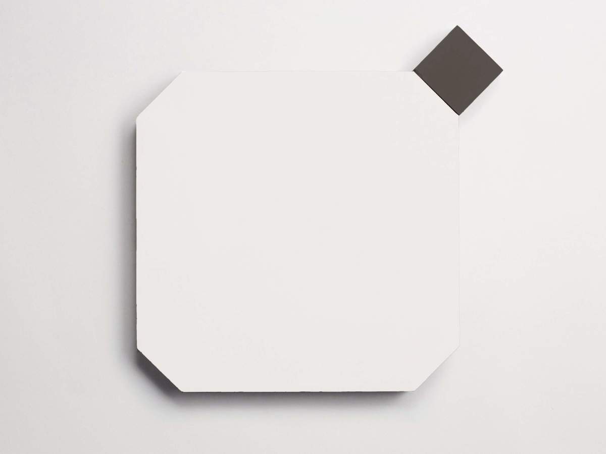 Cement pavimenti white octagon + charcoal losange.