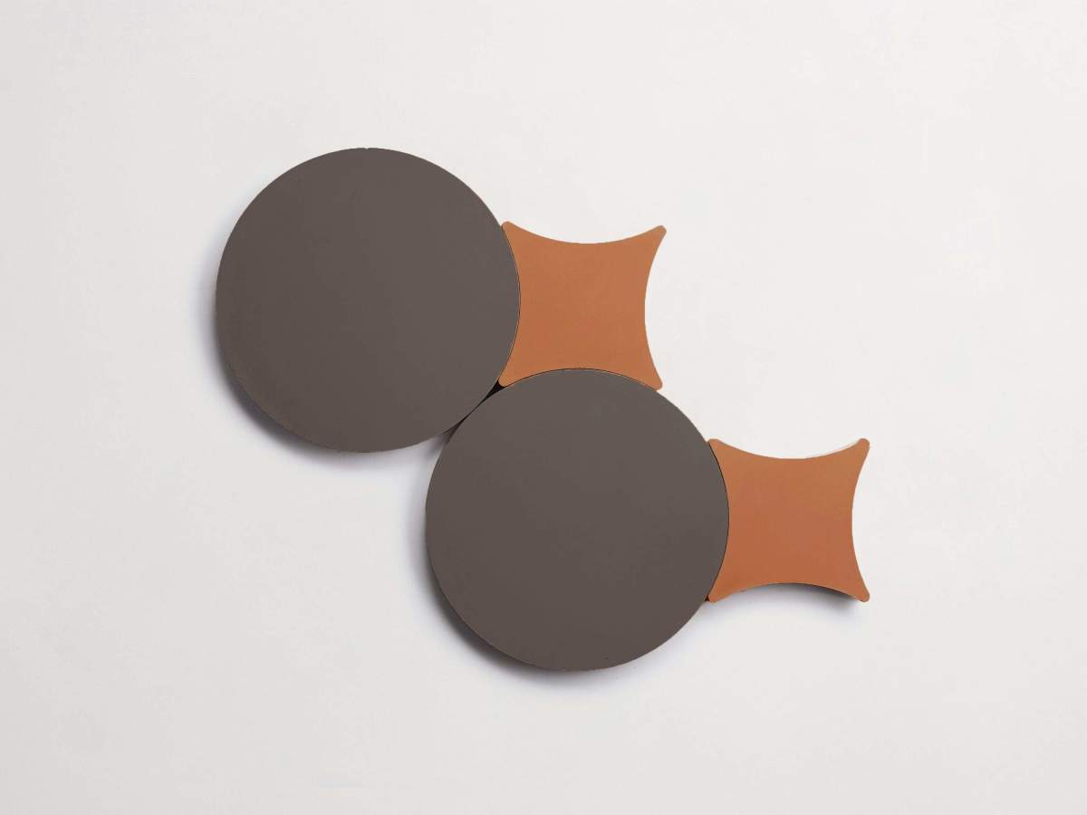 Cement pavimenti charcoal circle + flowerpot losange.