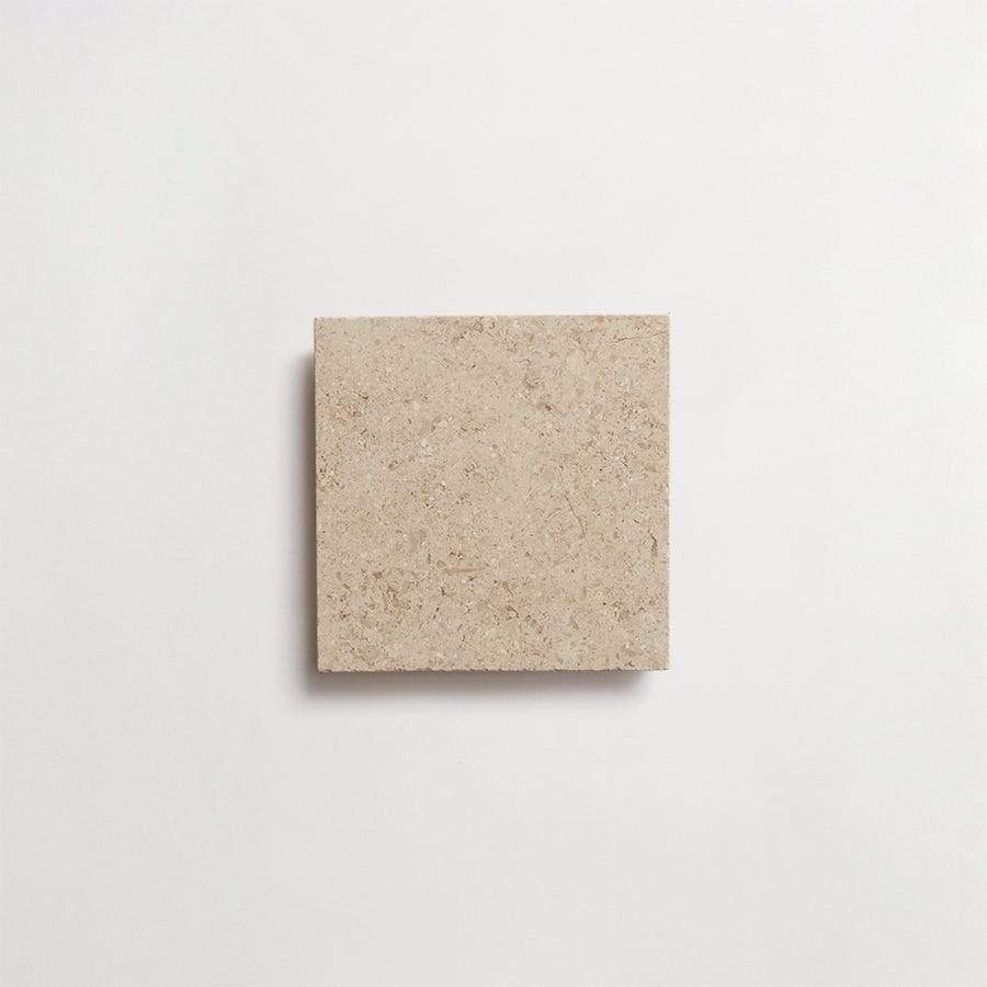 clé lapidary: legacy | grand place limestone | split field tile | honed | ange | sample