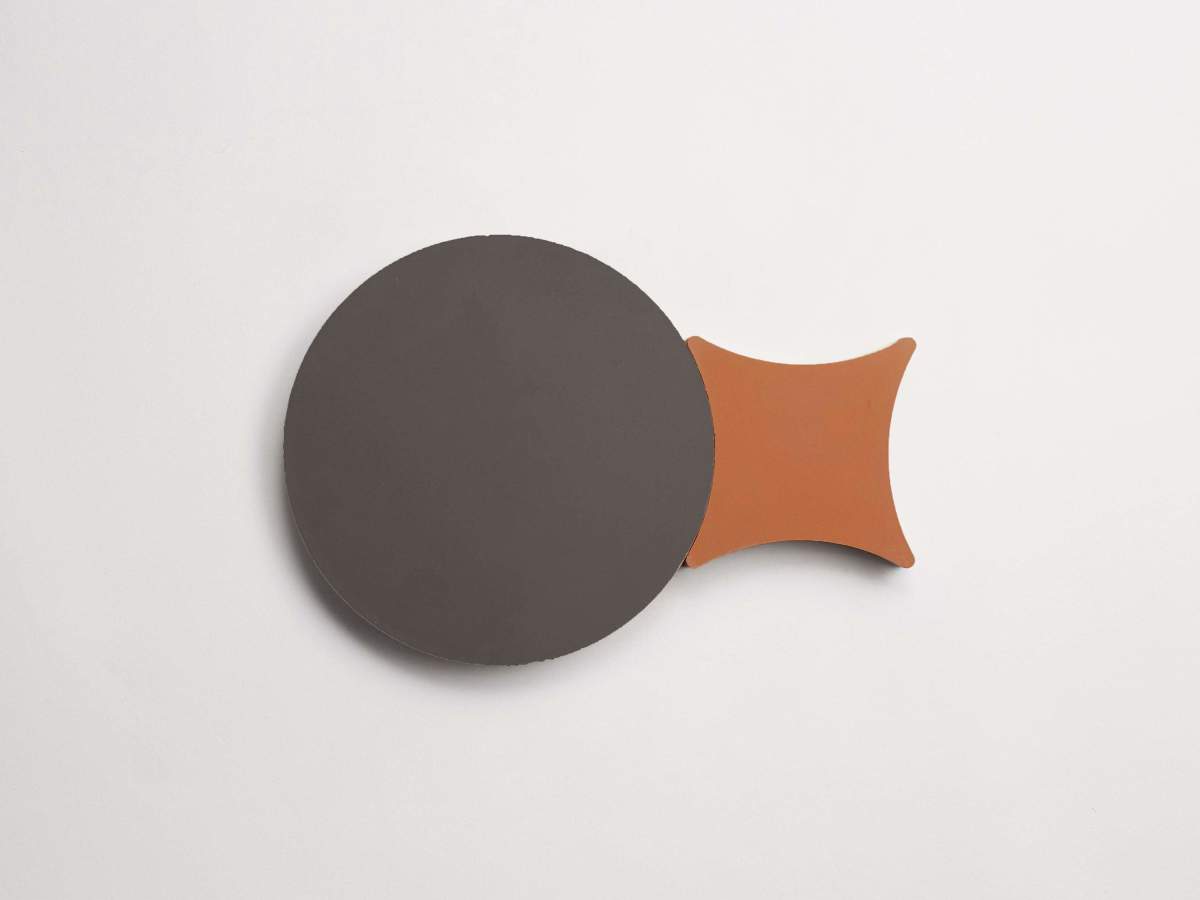 Cement pavimenti charcoal circle + flowerpot losange.