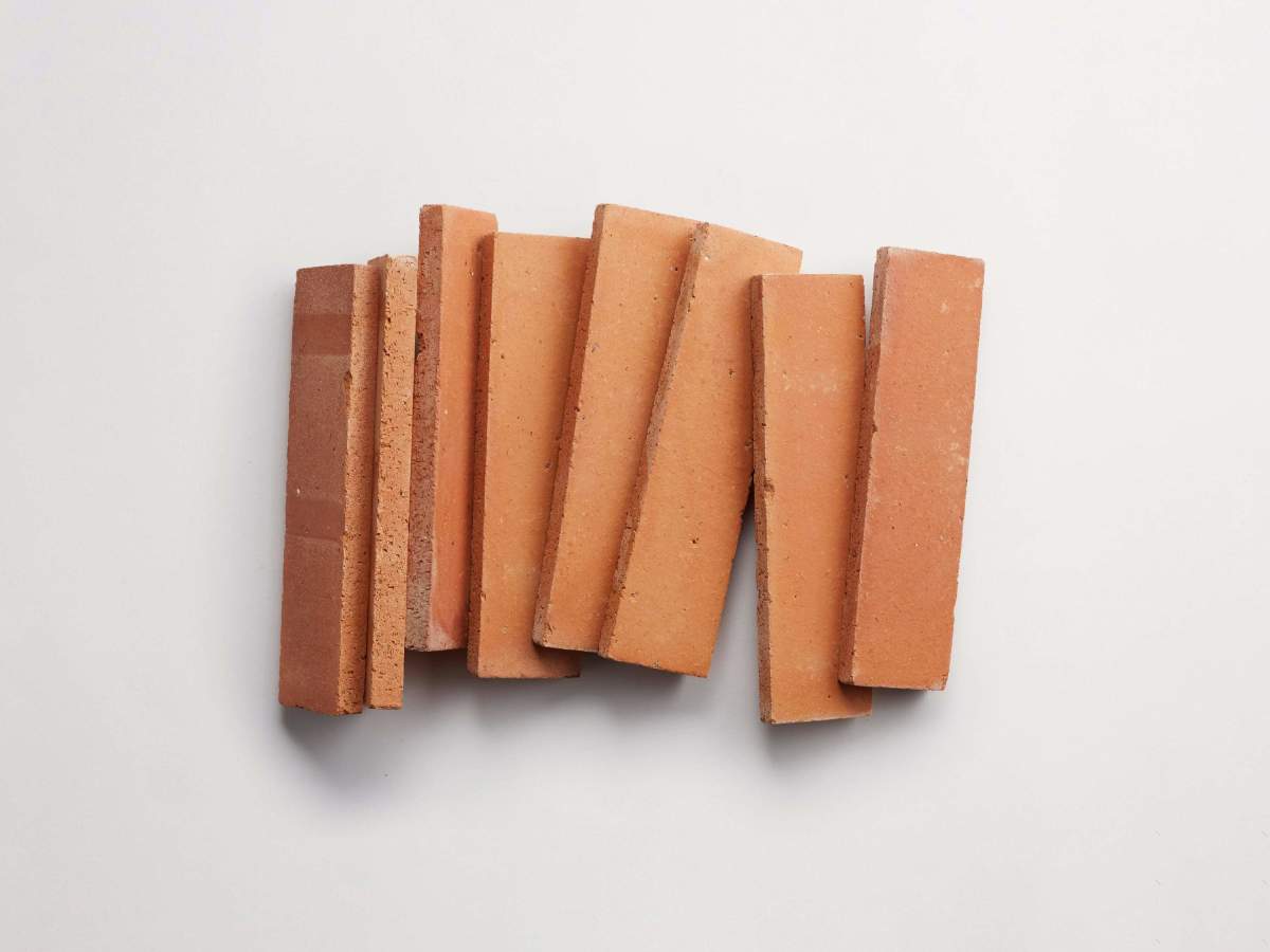 Terracotta tile le sol grand plank.