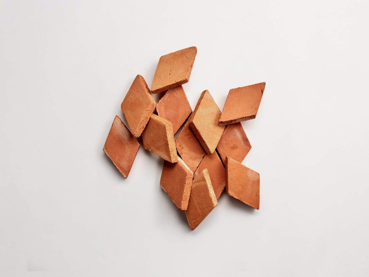 Terracotta tile le sol petit diamond.