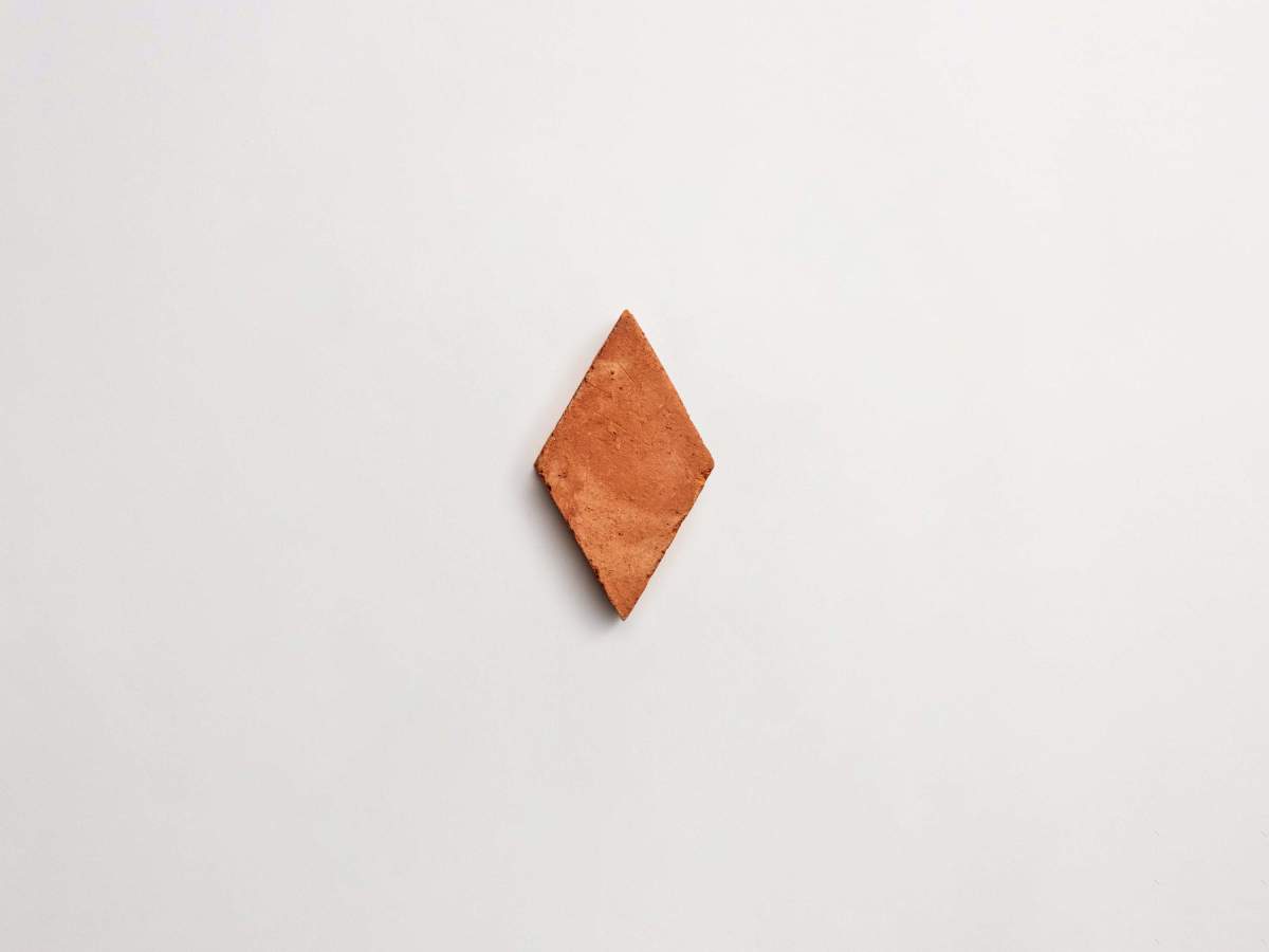 Terracotta tile le sol petit diamond.
