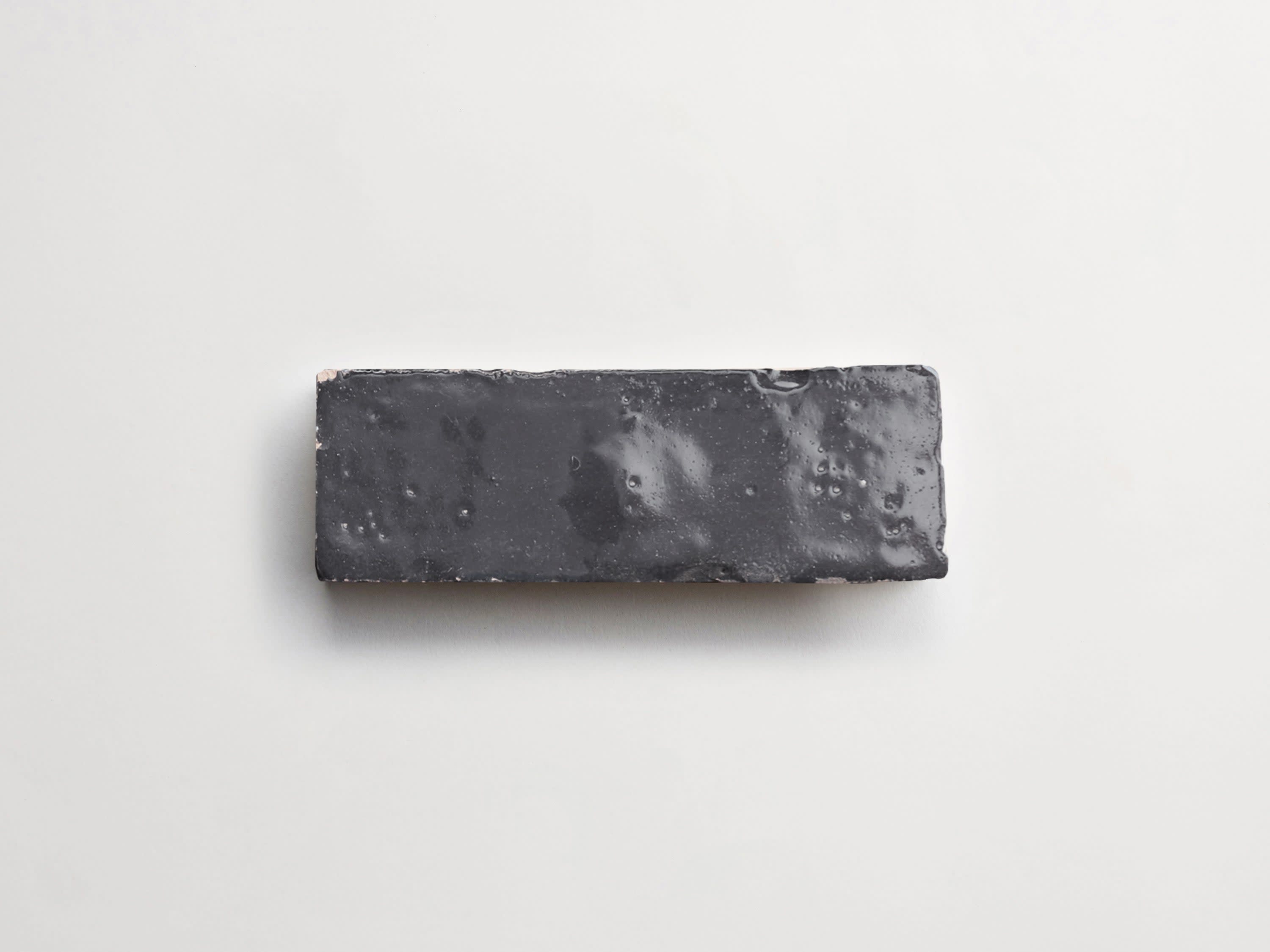 dark grey zellige tile | battled armor subway bejmat | clé