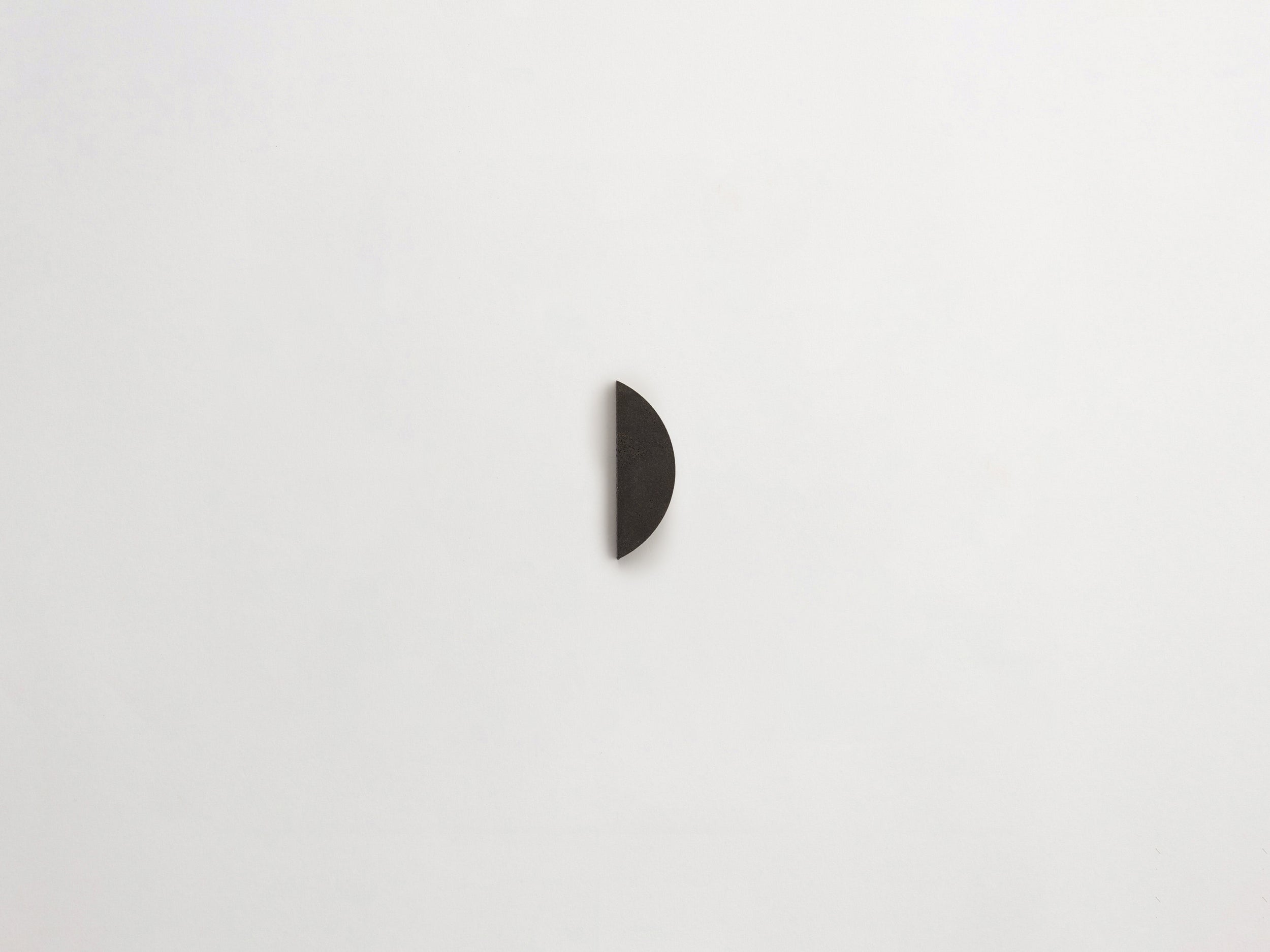CC0089-cle-tile-cristina-celestino-stone-filato-half-circle-warm-black-3000x2250-300dpi.jpg