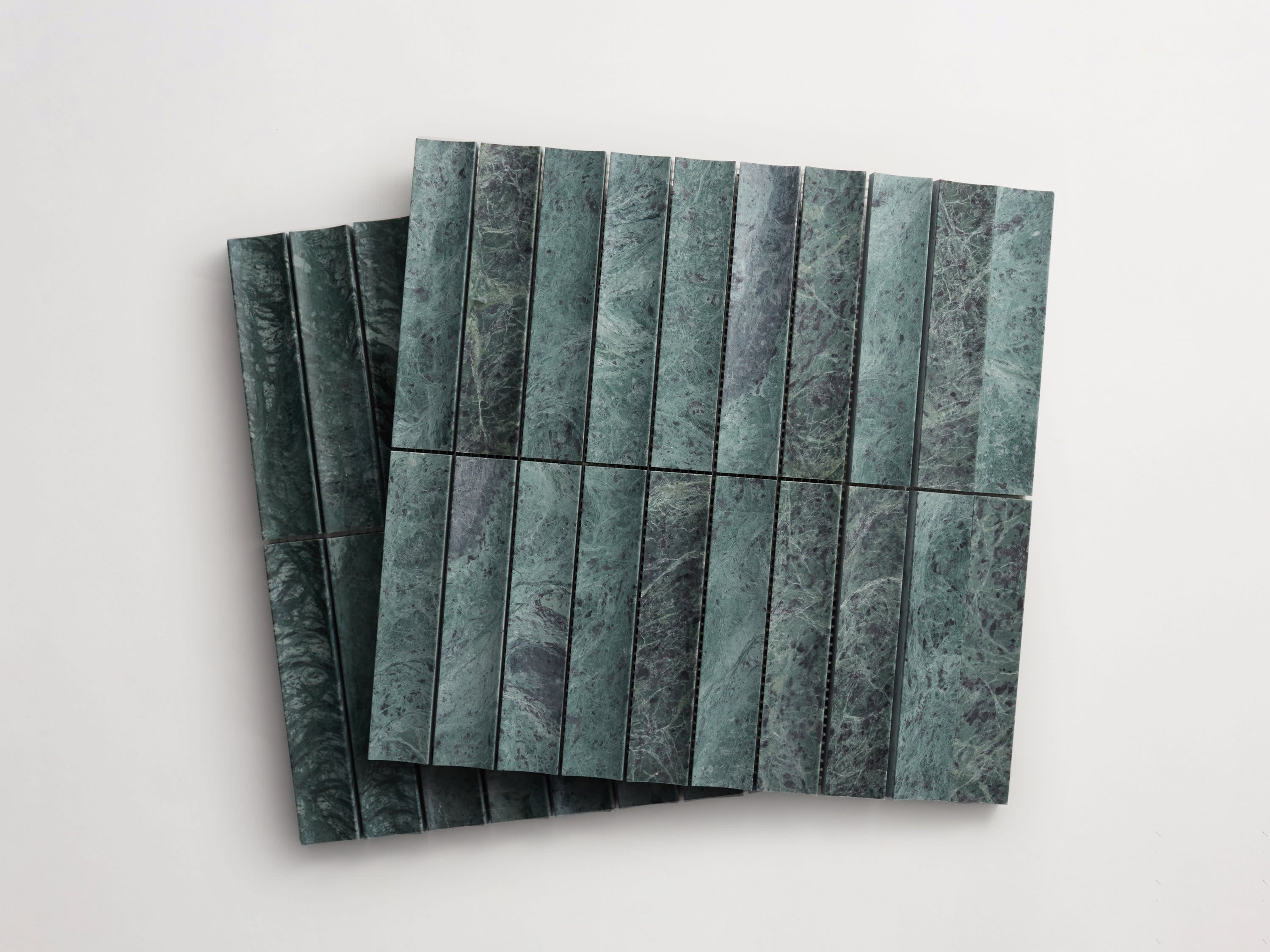 fluted 3d-tile | green marble | etui petit lapidary | clé