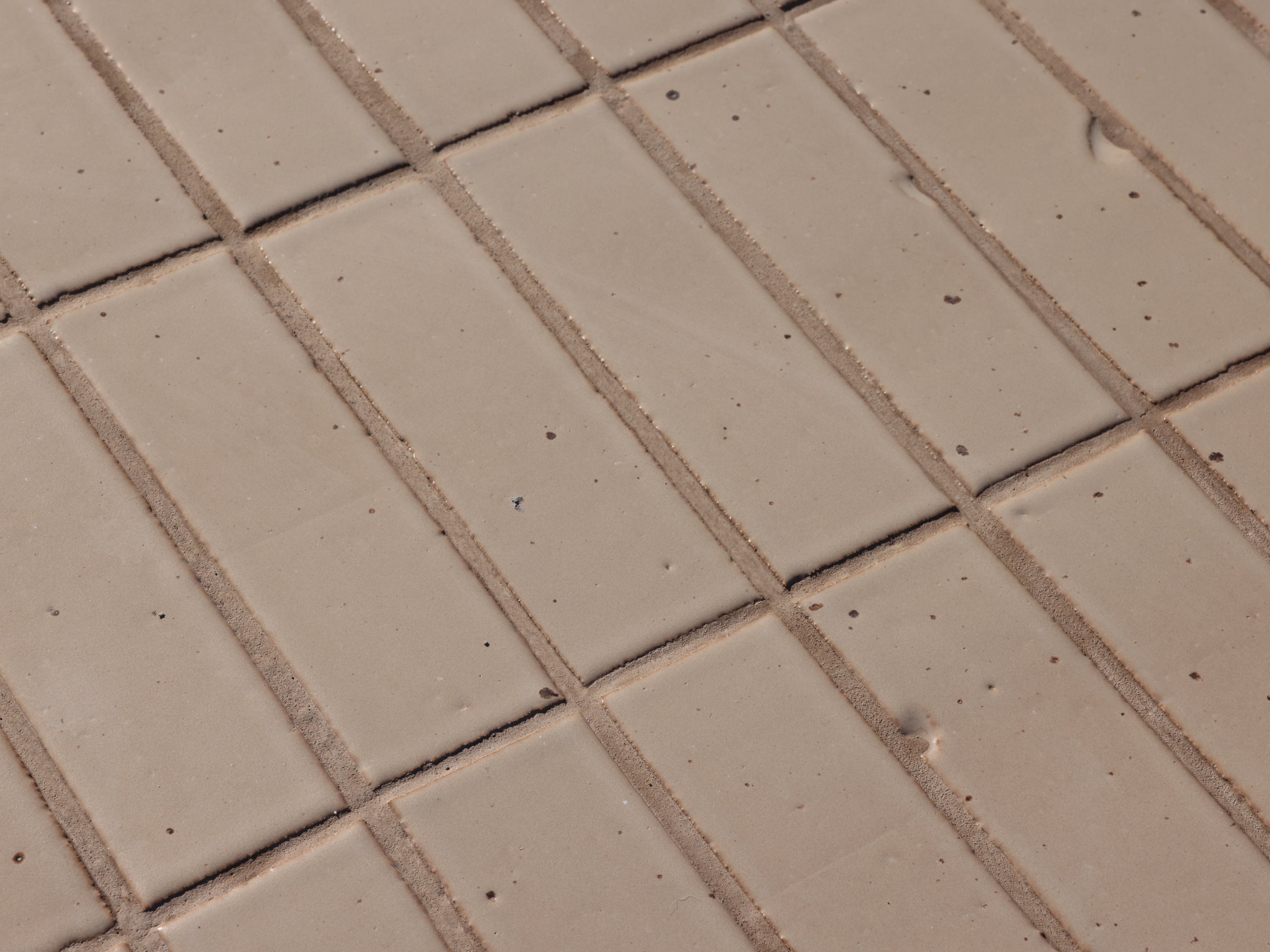 clé guild | thin glazed brick | doek cloth | 8 x 2.5 x 0.5